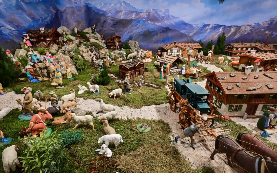 Besuch der Ausstellung „Der Herrgott, Marktredwitz und die Alpen – Die Krippen von Schloss Brand“ im Egerland-Museum